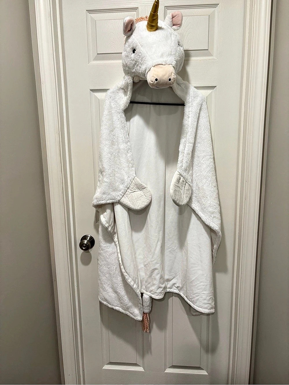 Pillowfort Unicorn Kids' Hooded Blanket White & Pink Like New